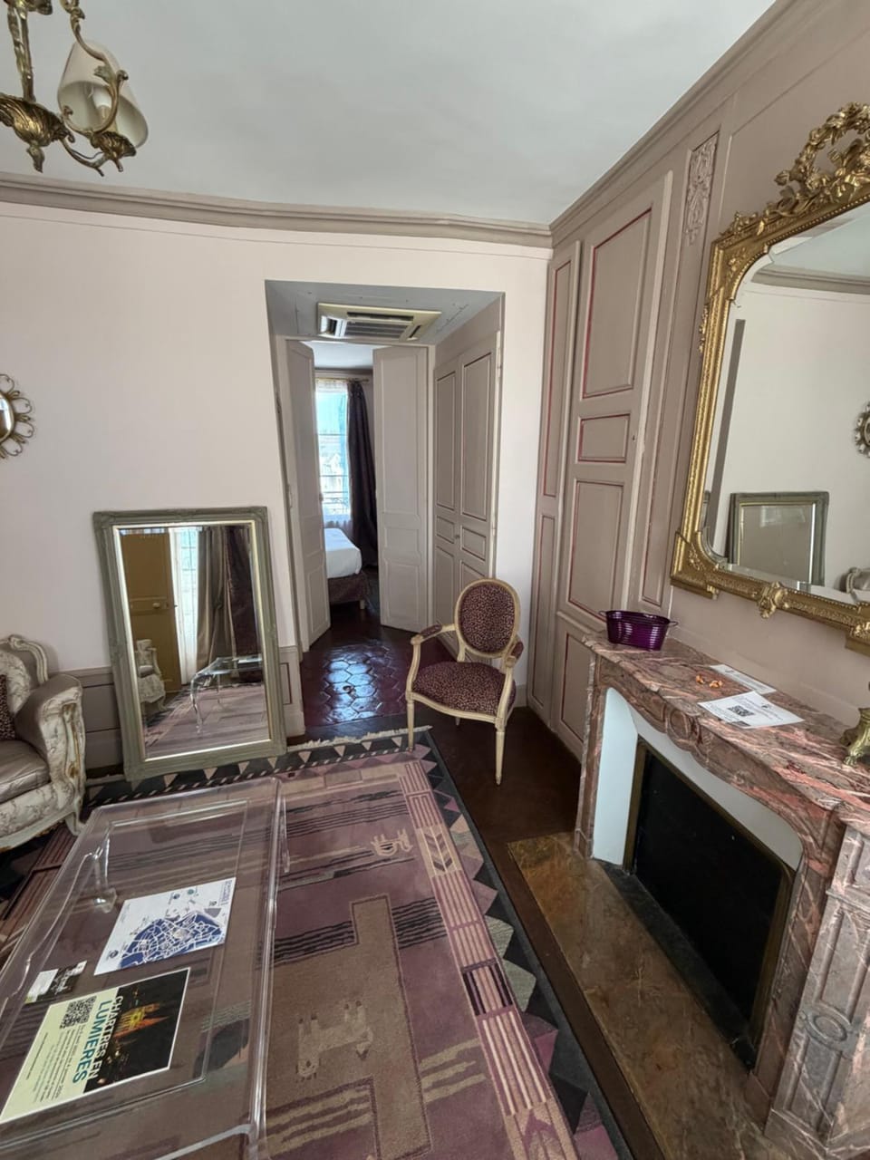 Living room, Photo of the whole room