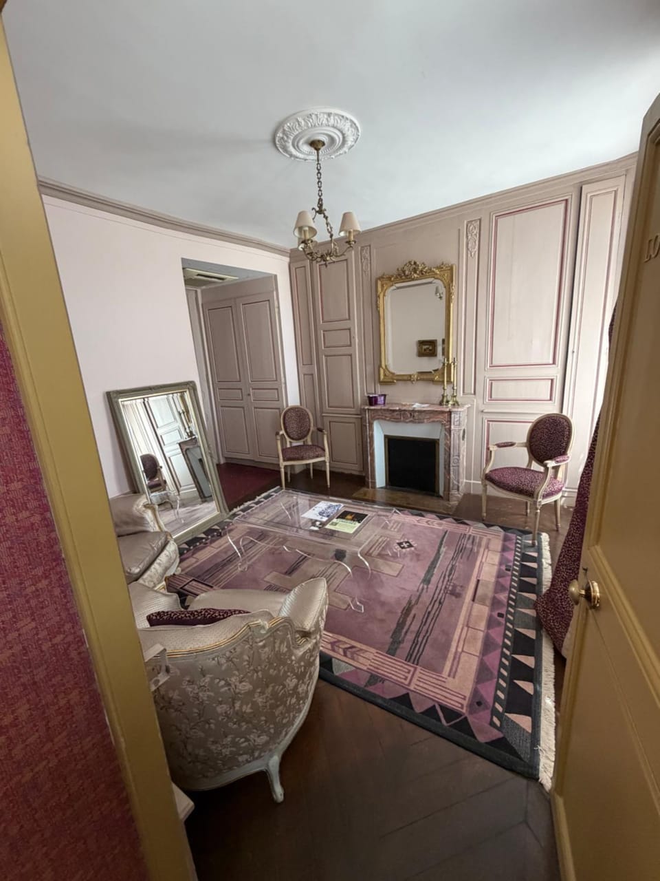 Living room, Seating area