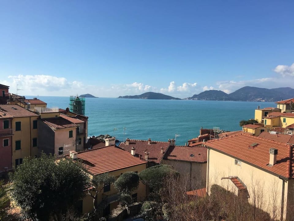 Facade/entrance, Bird's eye view