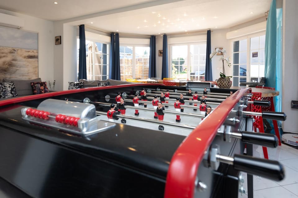 Game Room, Living room