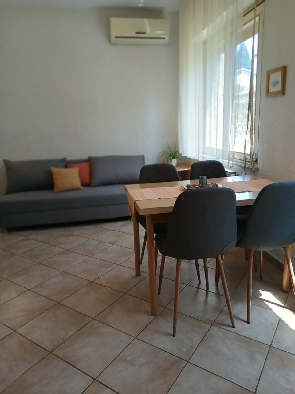 Living room, Seating area, Dining area, air conditioner