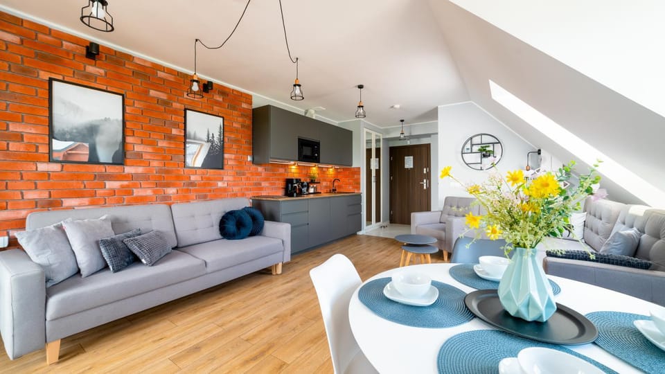Kitchen or kitchenette, Living room, Seating area, Dining area