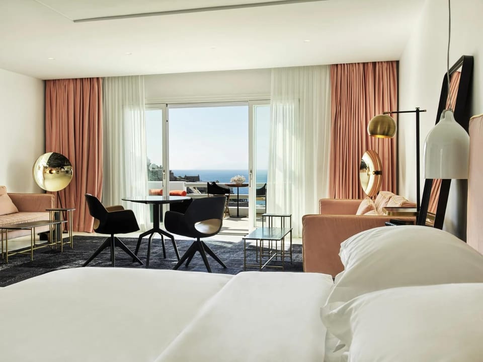 Bed, Living room, Photo of the whole room, Seating area, Sea view