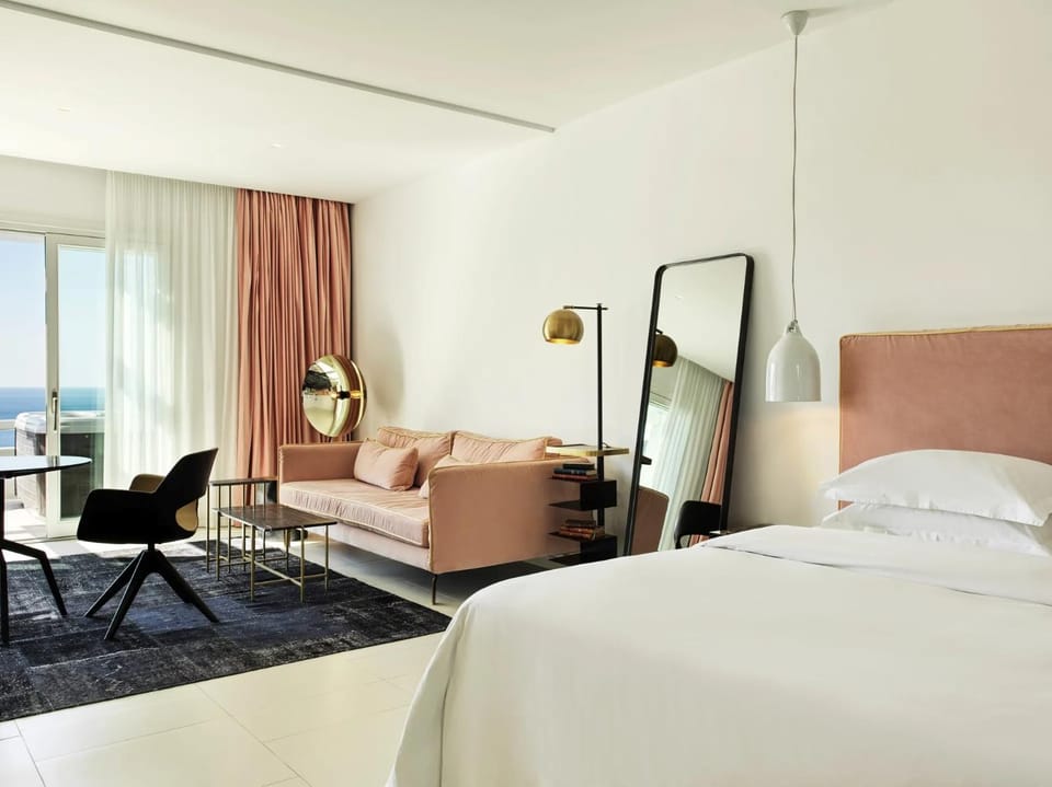 Photo of the whole room, Seating area, Bedroom
