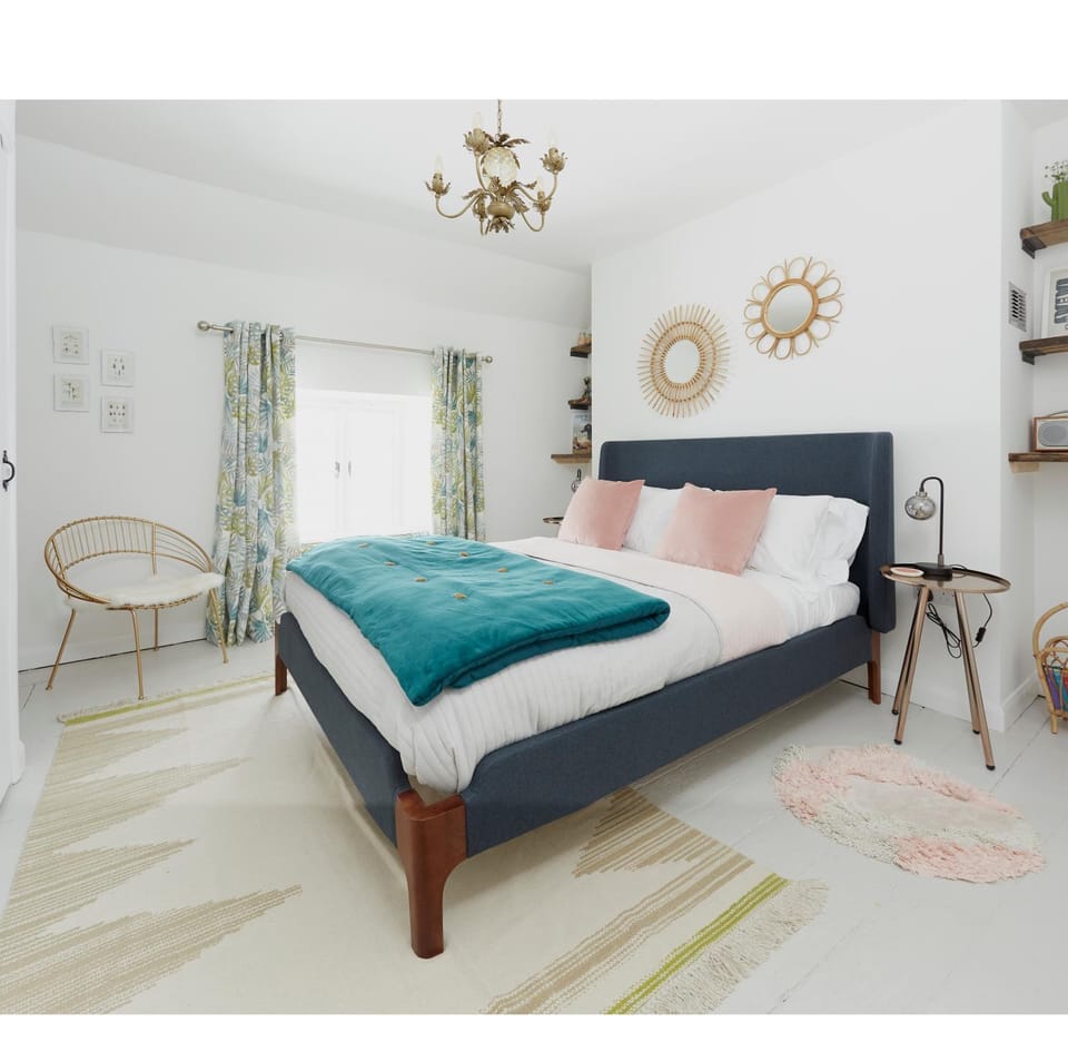 Bed, Photo of the whole room