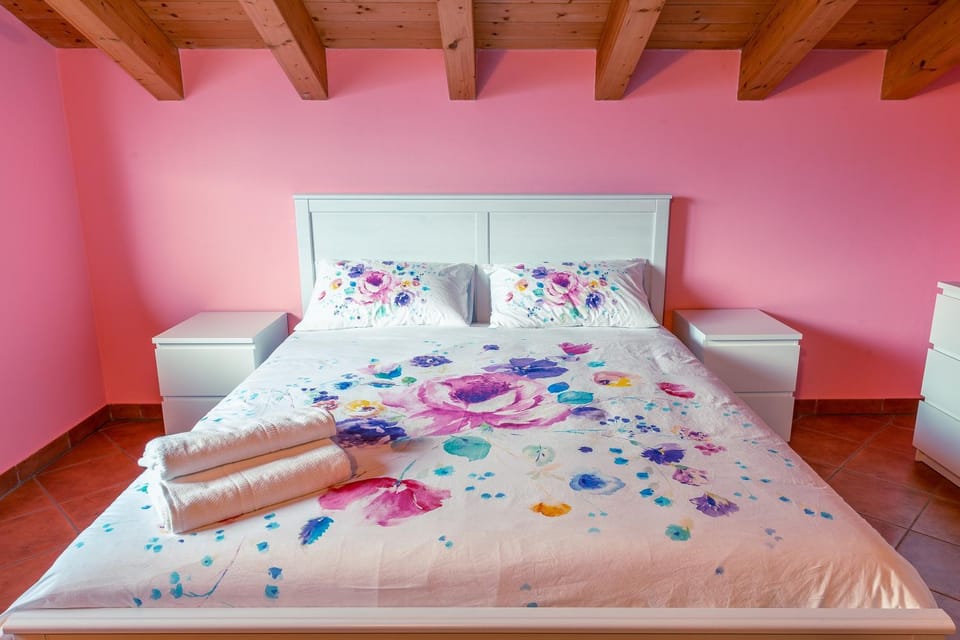 Bed, Photo of the whole room