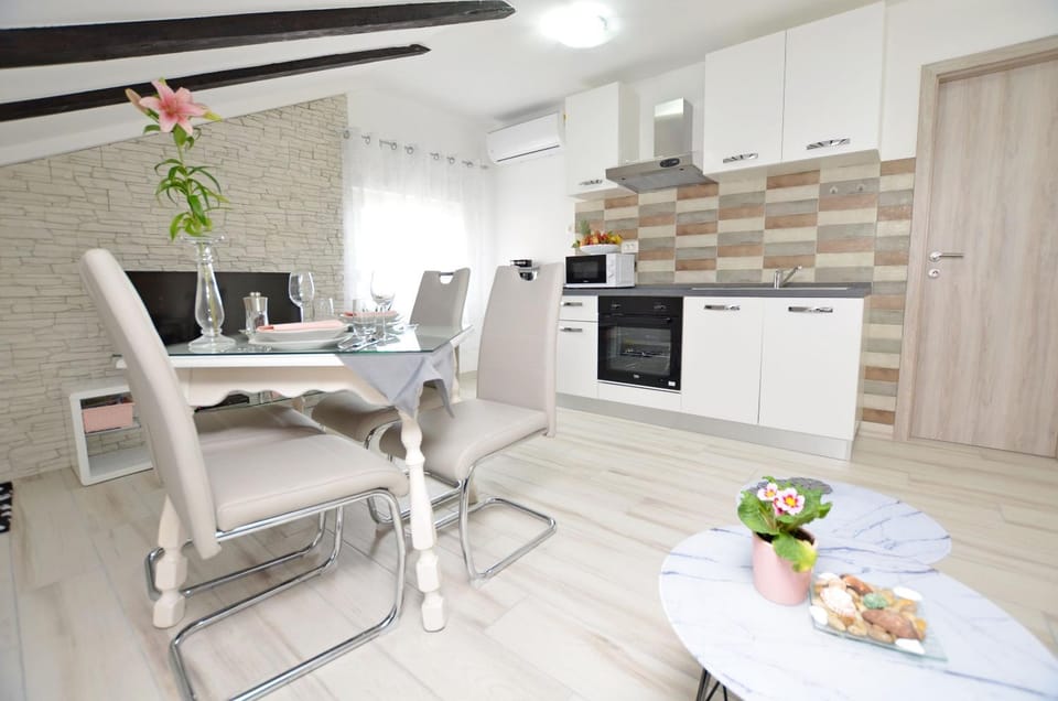 Dining area, Dining area