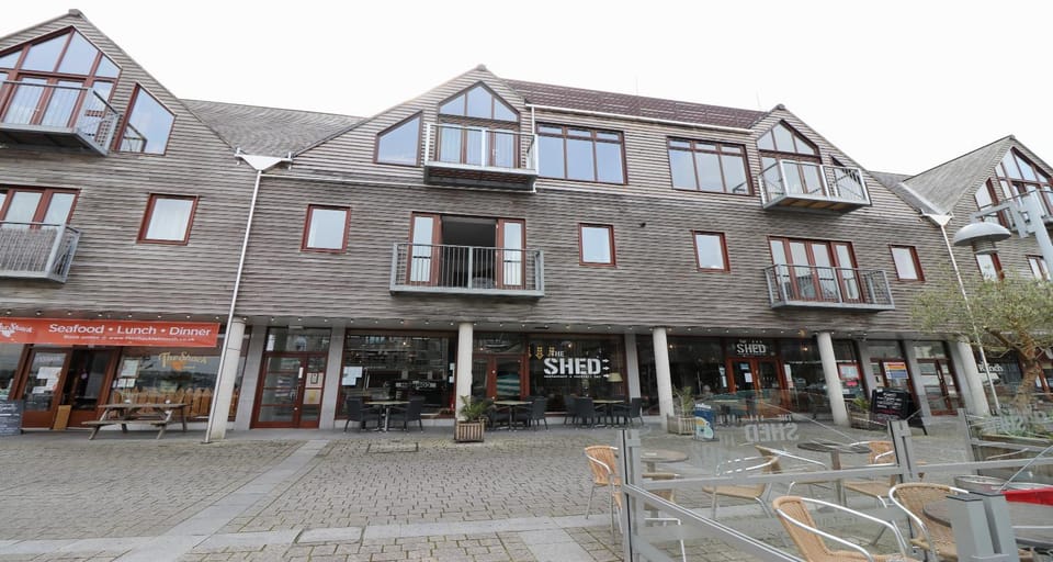 Property building, Street view, Location
