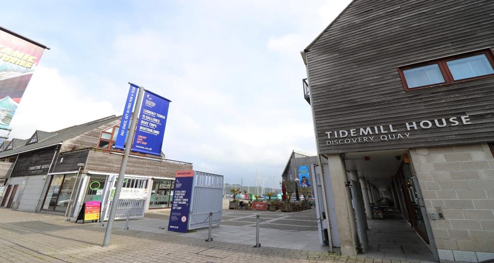 Property building, Neighbourhood, Street view, Shopping Area