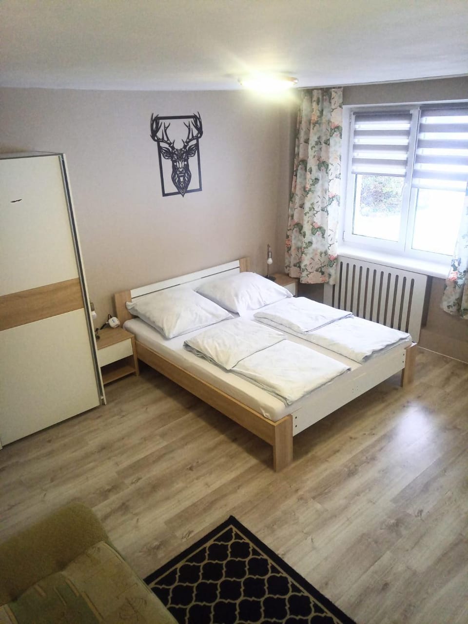 Bed, Living room, Photo of the whole room, Seating area, Bedroom