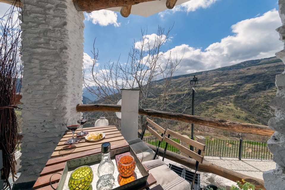 Balcony/Terrace, Mountain view