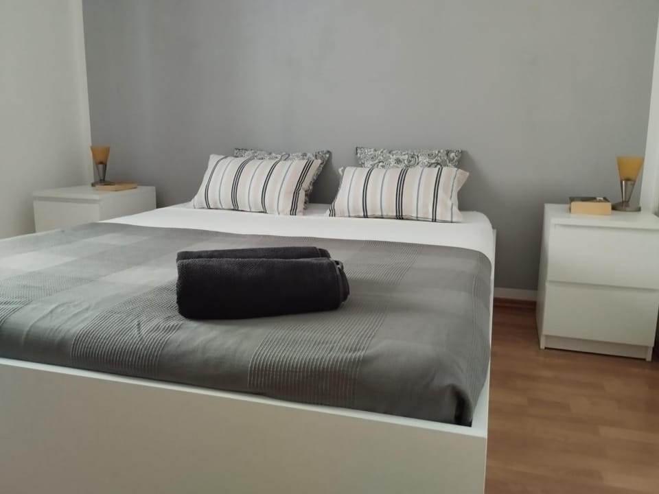 Walk to beach 2BR center, Zrce bus, parking Apartment in Novalja