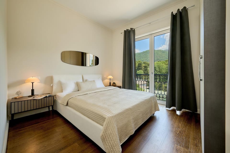 Bed, Bedroom, Mountain view