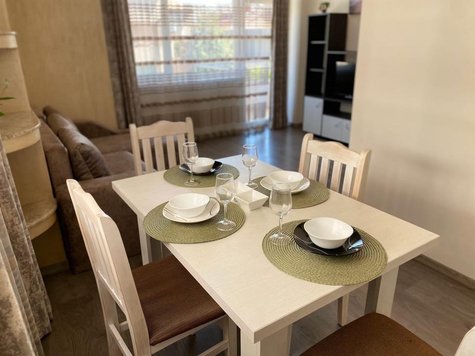 Living room, Seating area, Dining area
