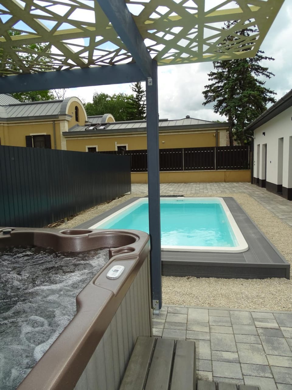 Property building, Garden, Swimming pool