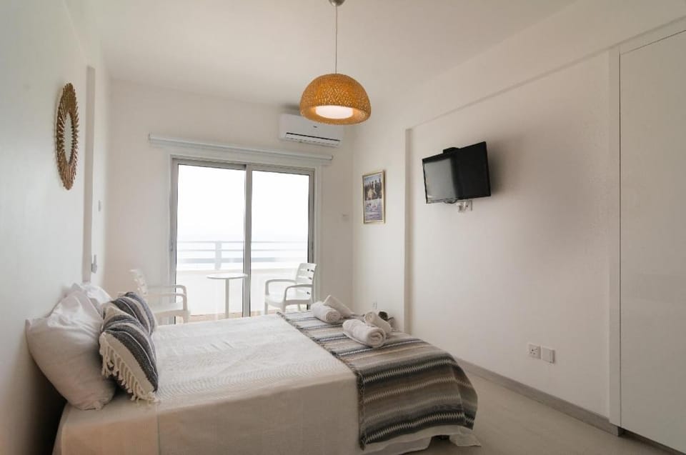 Larnaka Seaview Luxury Suites Apartment in Larnaca