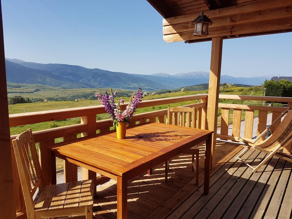 Spring, Balcony/Terrace, Mountain view