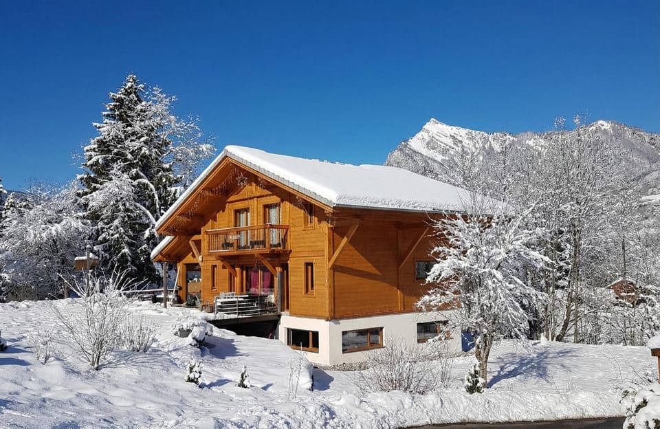 Property building, Day, Natural landscape, Winter, Mountain view