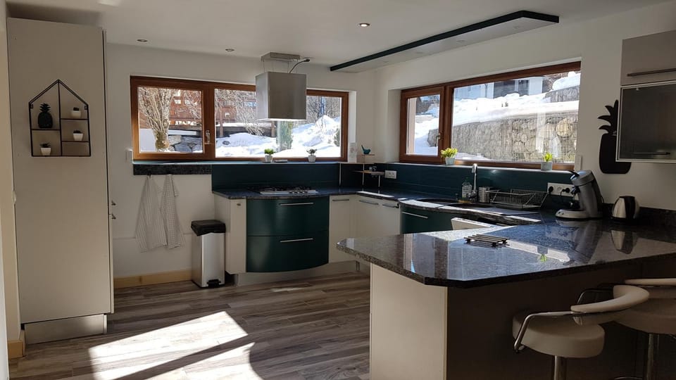 Dining area, Communal kitchen, dishwasher
