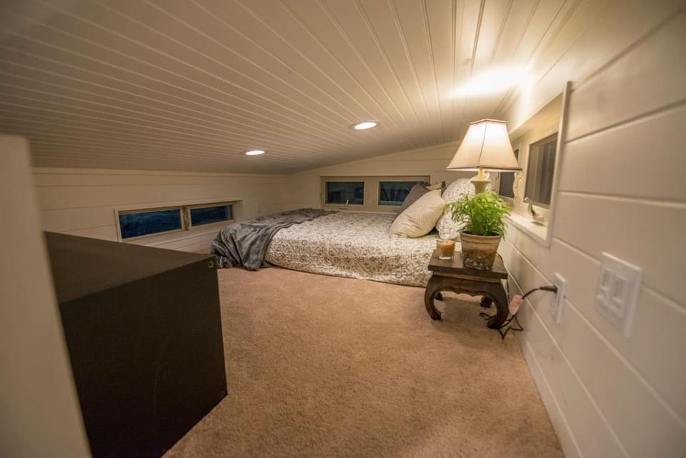 Montana Escape Elegant Tiny House in Waco Near Magnolia House in Rio Grande