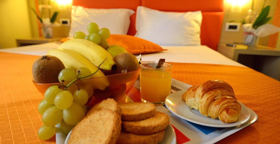 Bed, Photo of the whole room, Bedroom, Breakfast