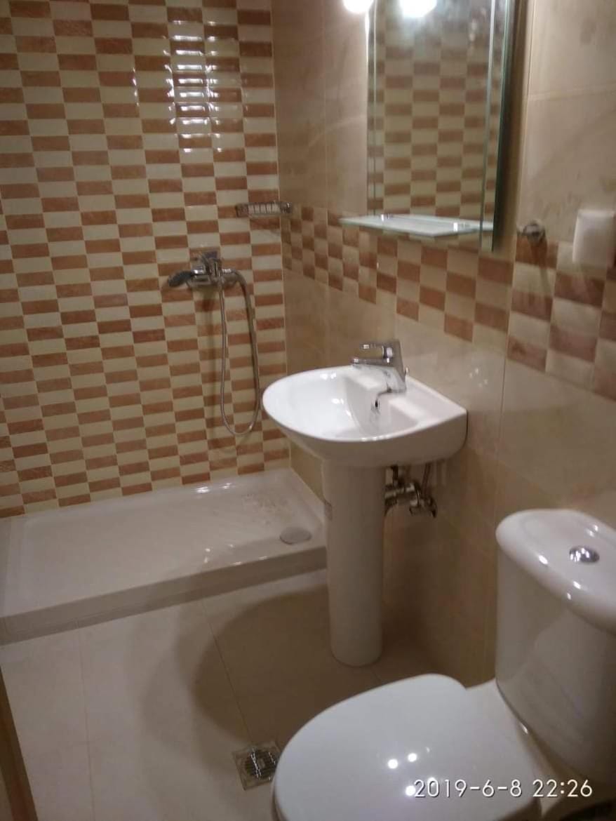 Shower, Toilet