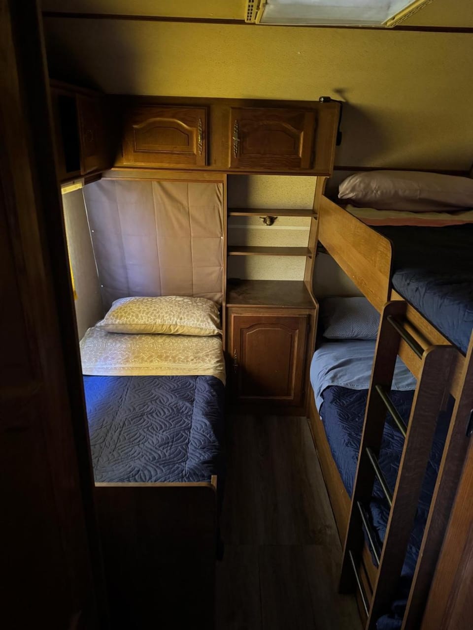 Bed, Photo of the whole room, Bedroom, bunk bed