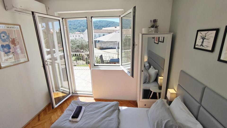 Oleas Stari Grad Hvar - Private Guest Rooms - 2 Min to Sea & Center Vacation rental in Stari Grad