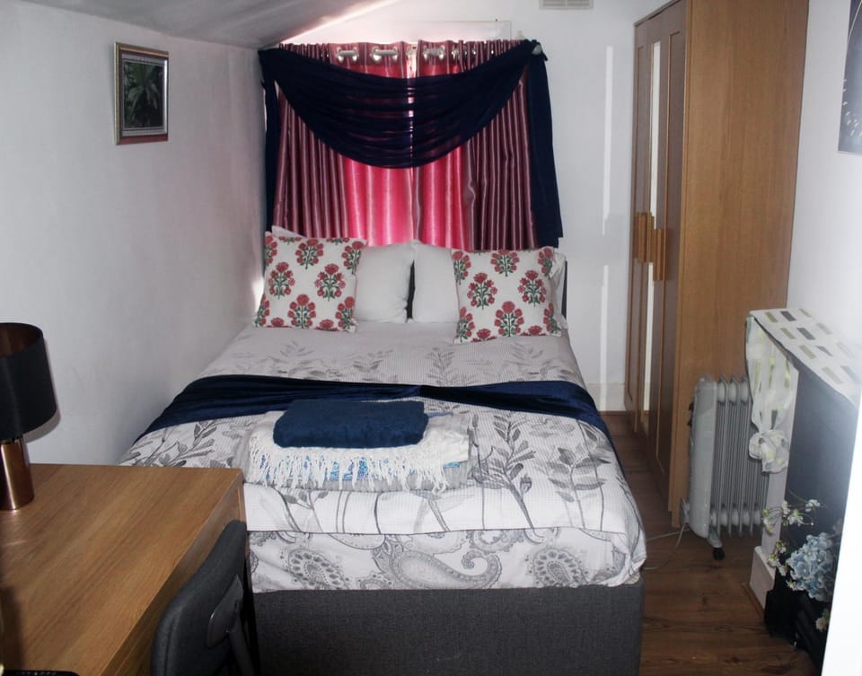 Bed, Bedroom, wardrobe