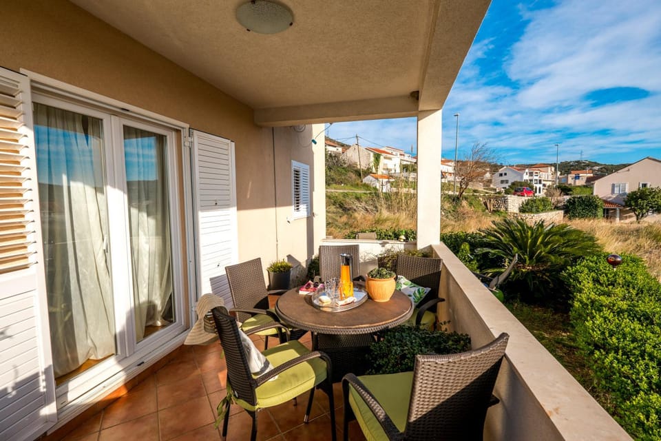 Garden, Balcony/Terrace