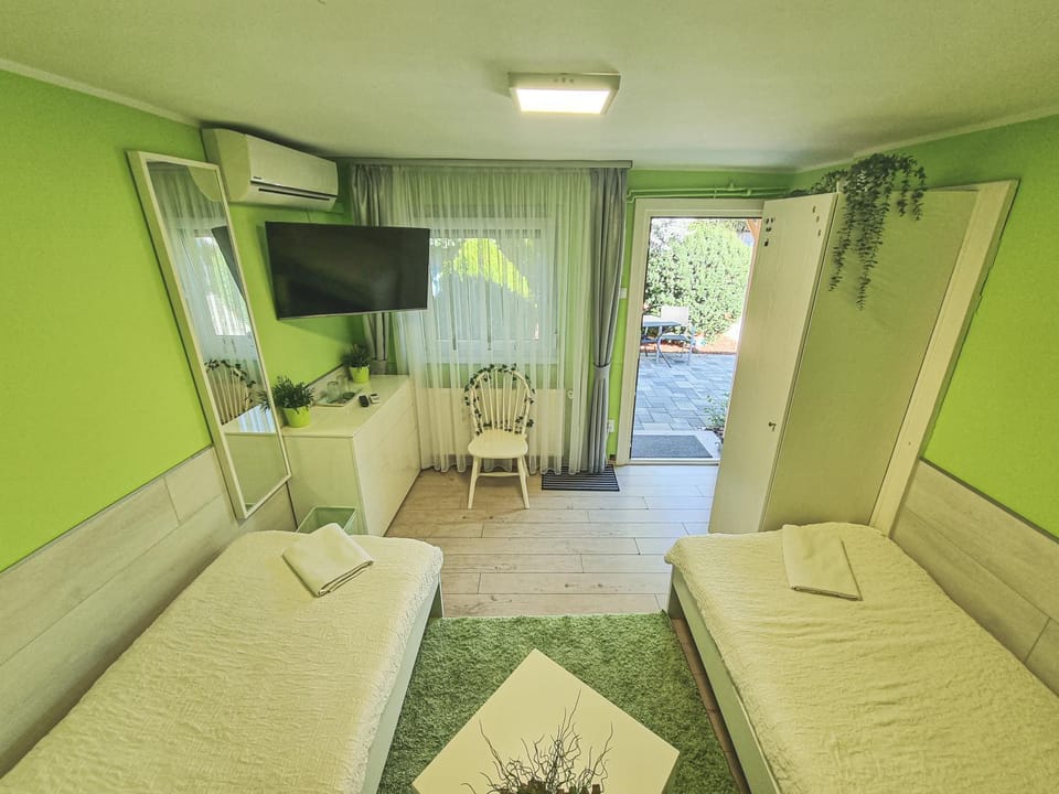 Szivárvány Panzió Bed and Breakfast in Szeged