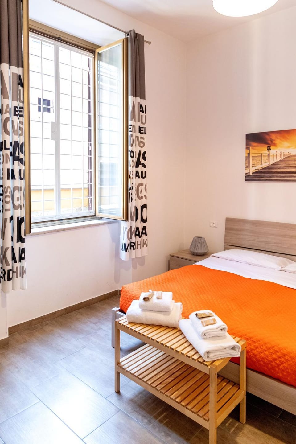 Bedroom, towels