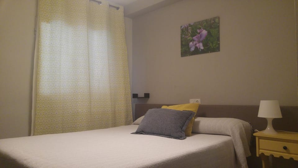 Bed, Photo of the whole room, Bedroom, On site