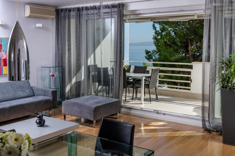 Day, View (from property/room), Balcony/Terrace, Living room, Seating area