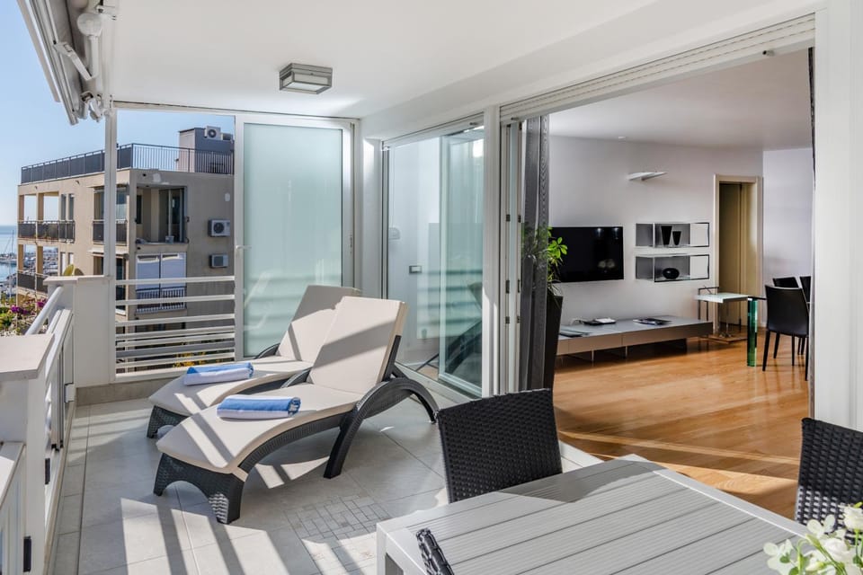 Day, Balcony/Terrace, sunbed