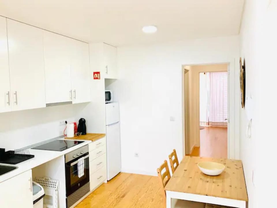 Kitchen or kitchenette, stove, washing machine