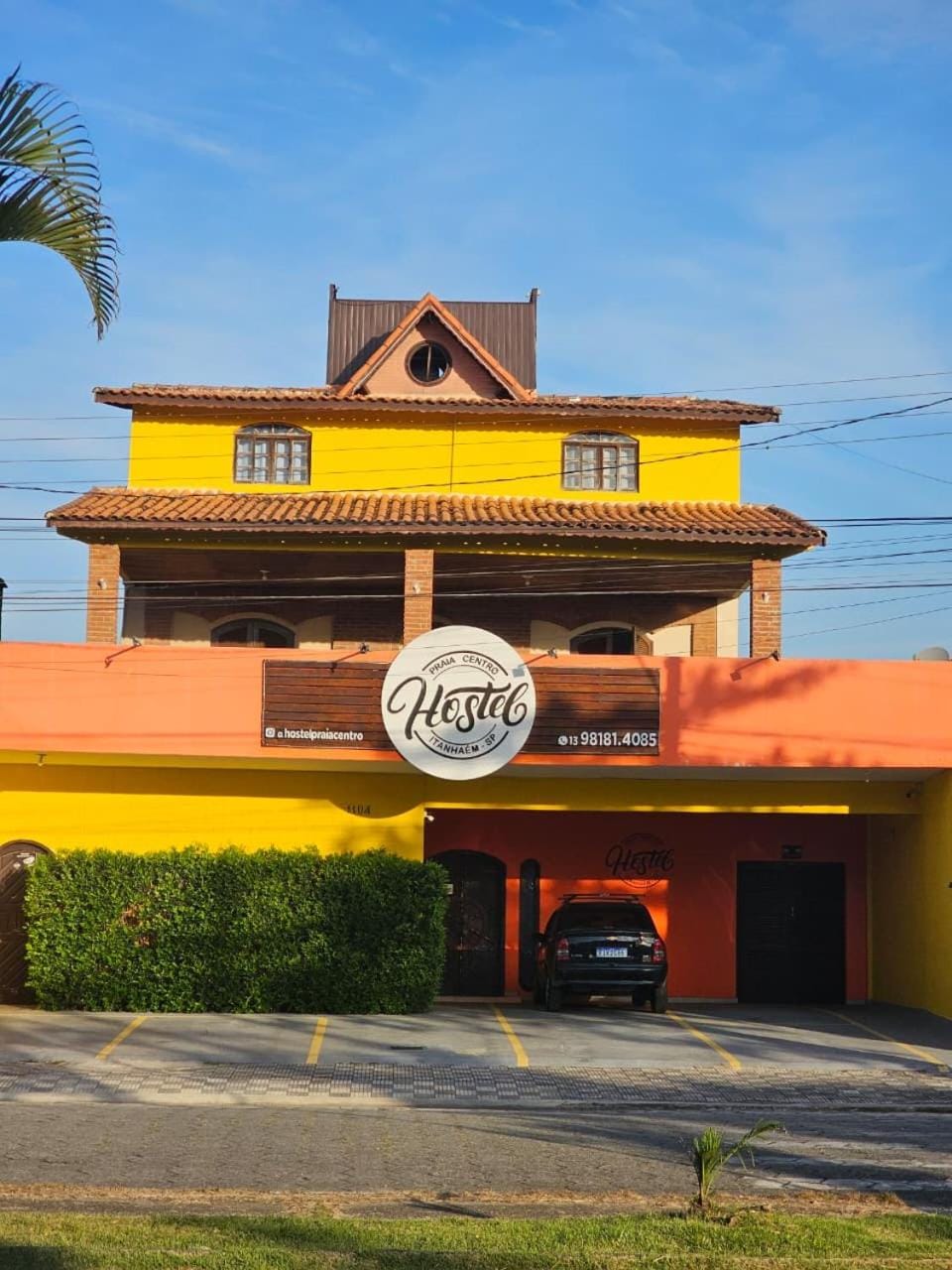 Facade/entrance
