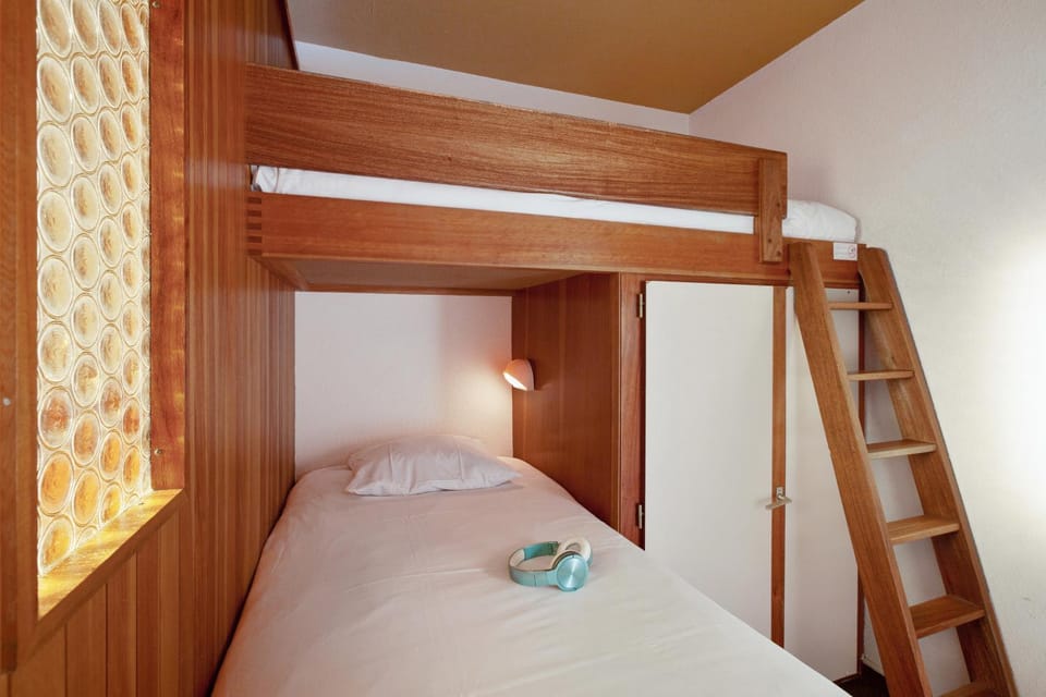 Bed, Day, Photo of the whole room, Bedroom, On site, bunk bed, wardrobe