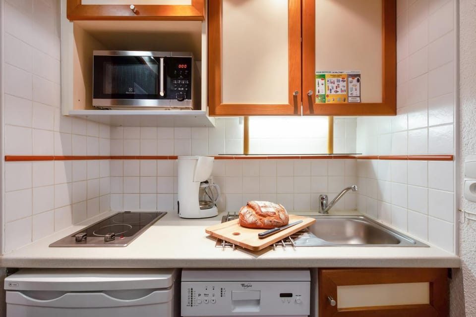 Day, Coffee/tea facilities, Kitchen or kitchenette, On site, Food, minibar, stove