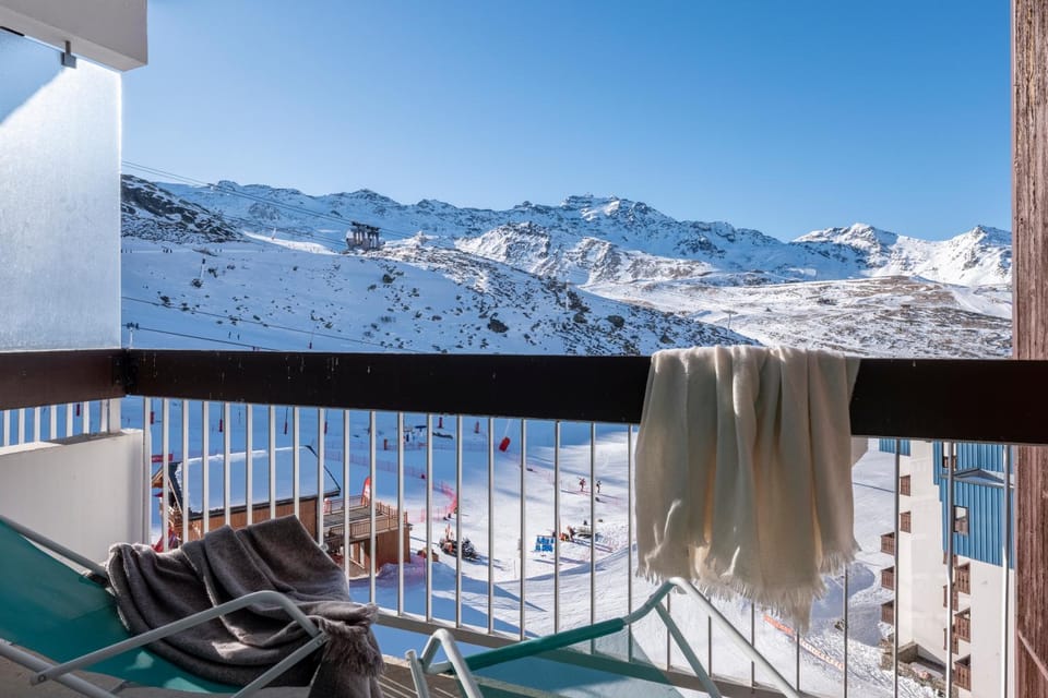 Nearby landmark, Day, Natural landscape, Winter, View (from property/room), Balcony/Terrace, Mountain view