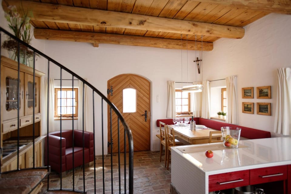 Seating area, Dining area