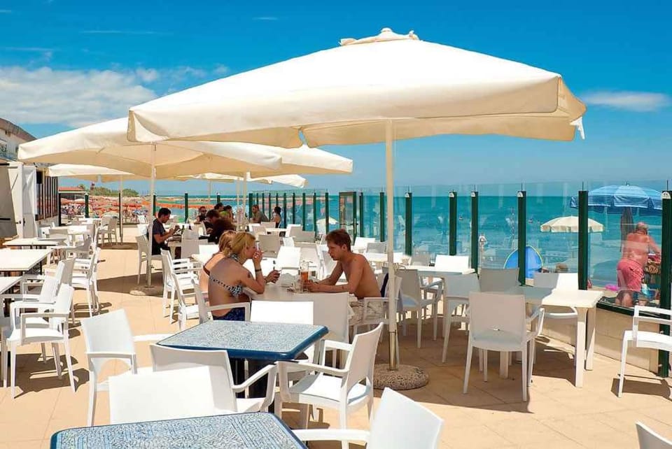 Nearby landmark, Restaurant/places to eat, Summer, Sea view