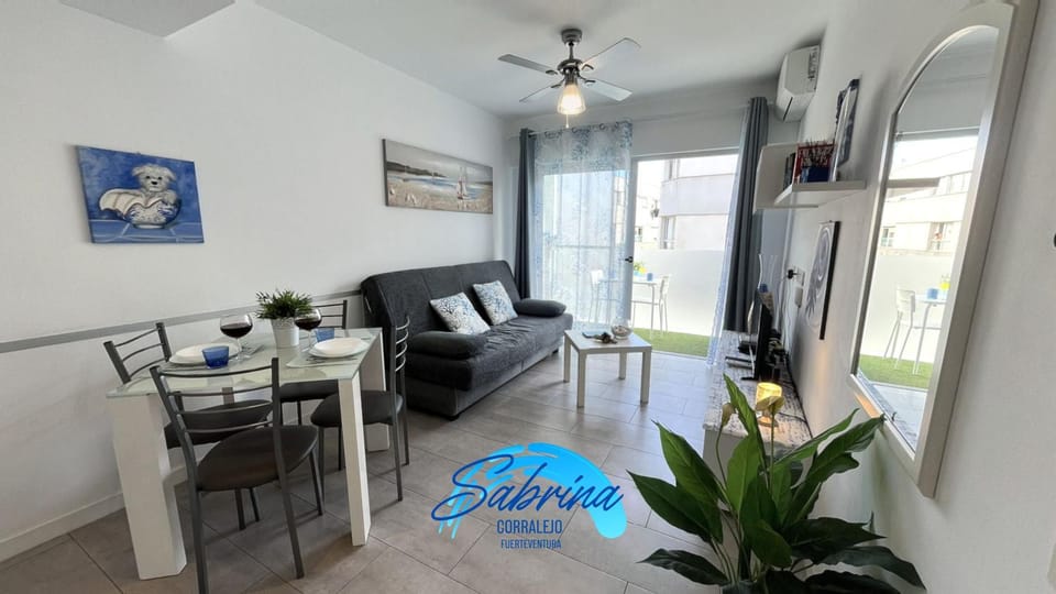 TV and multimedia, Living room, Seating area, Dining area, fireplace, air conditioner