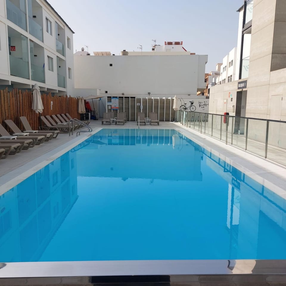 Swimming pool, sunbed