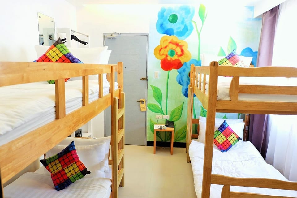Photo of the whole room, Decorative detail, Bedroom, bunk bed