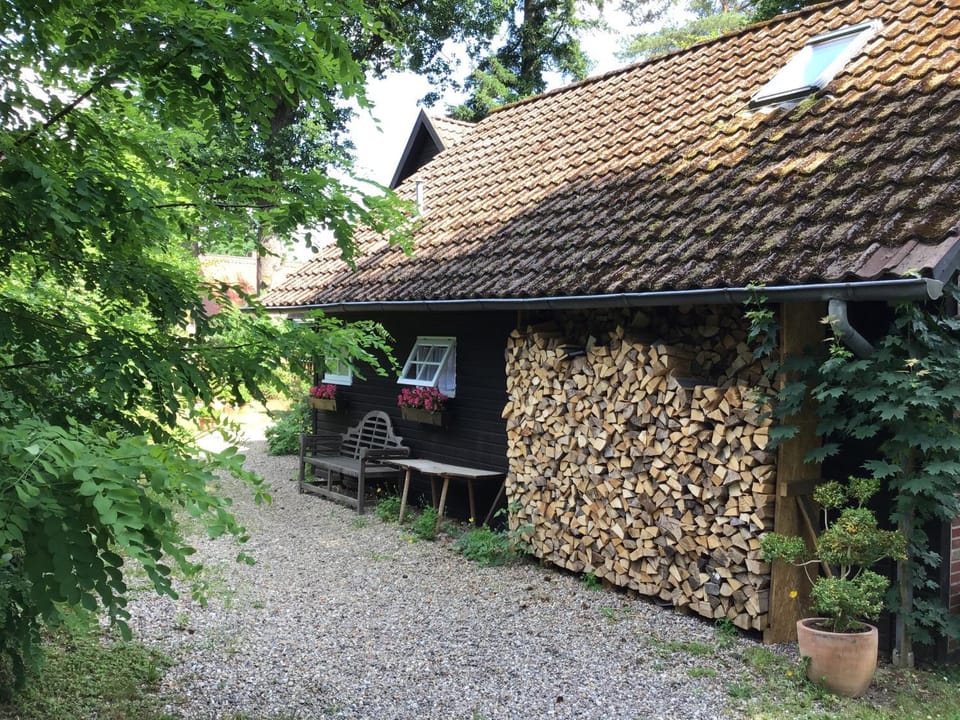 Property building, Seating area