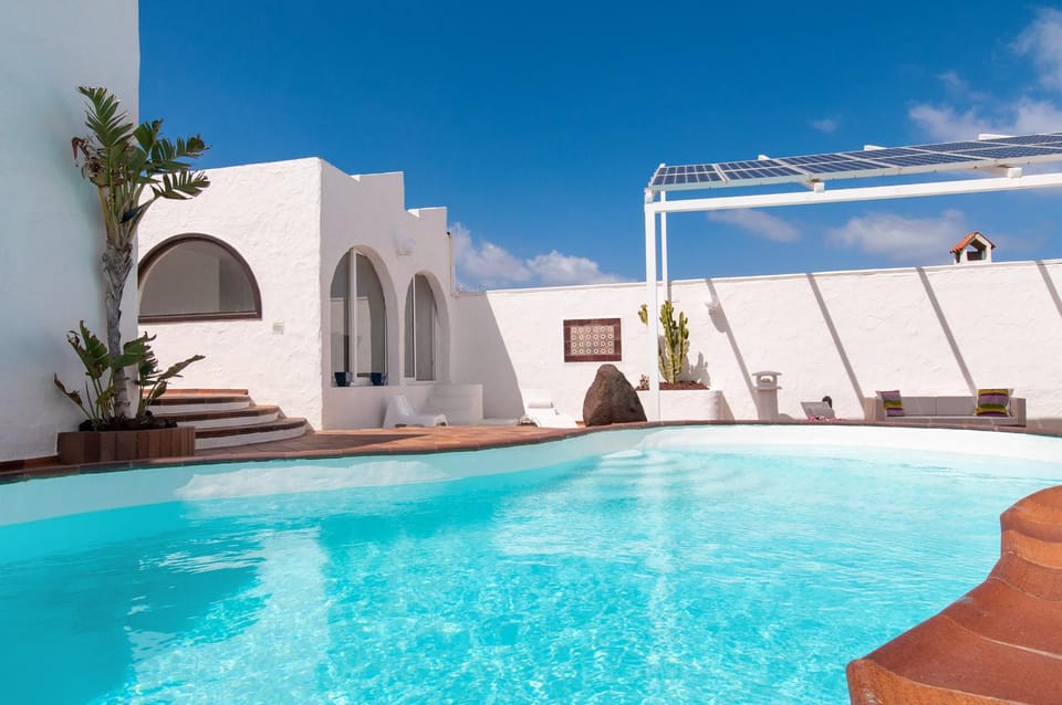 Patio, BBQ facilities, Balcony/Terrace, Other, Swimming pool, furniture, sunbed