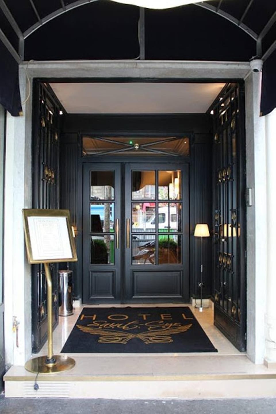 Facade/entrance