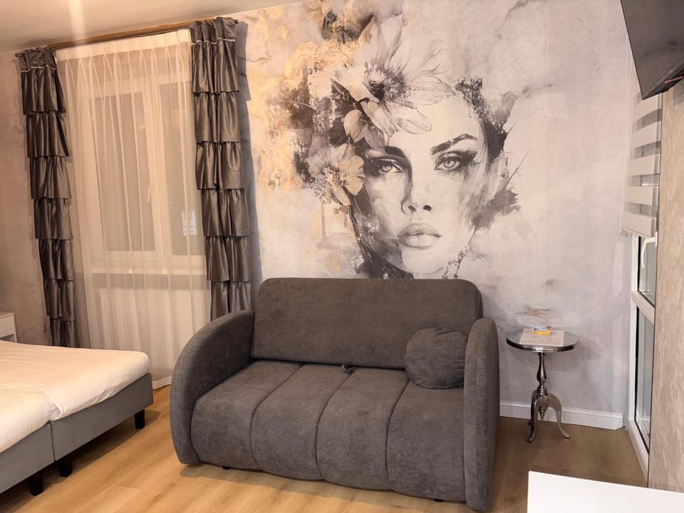 Bed, Seating area