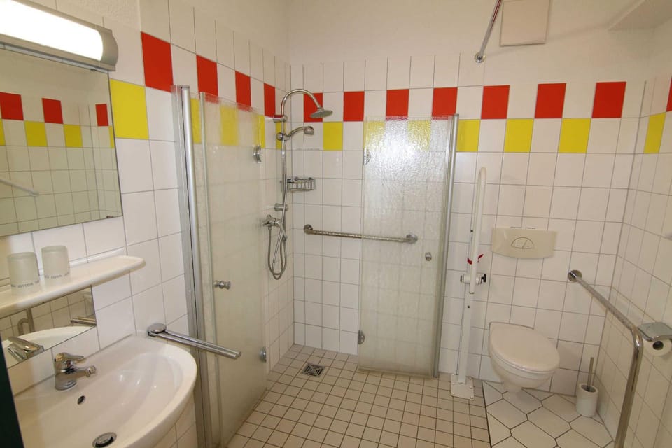 Shower, Toilet, Bathroom, Facility for disabled guests
